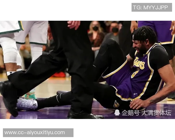 米切尔意外受伤被搀扶离场队内得分王身份岌岌可危